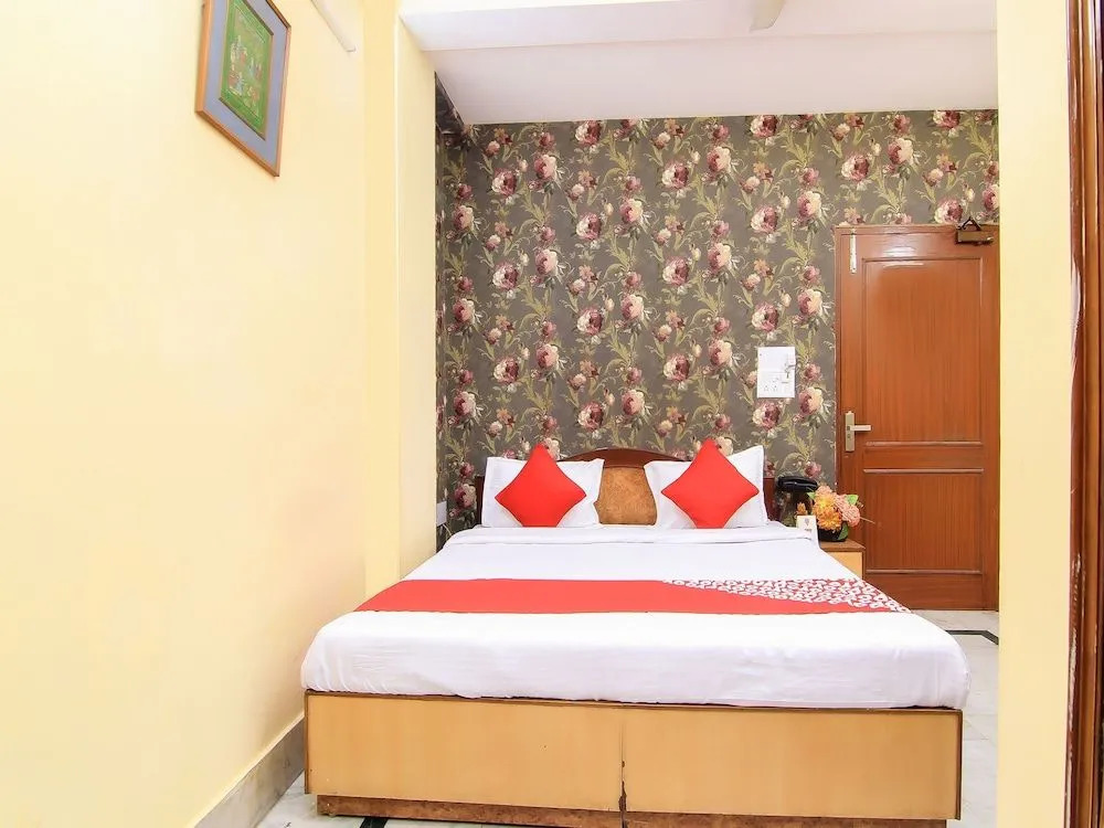 OYO 14932 Hotel Paradise