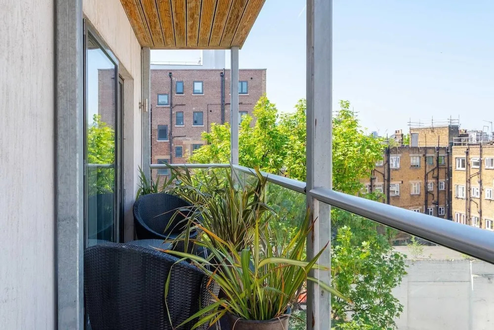 Lovely 1 Bedroom Home With Balcony - 4 Guests!