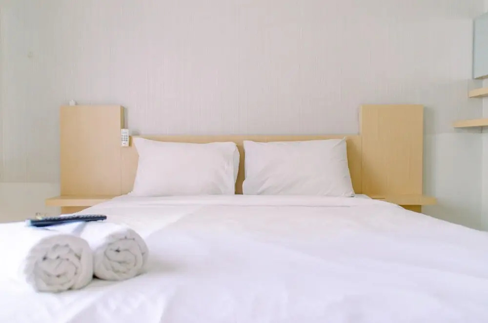 Cozy and Minimalist Studio at Serpong Greenview Apartment By Travelio