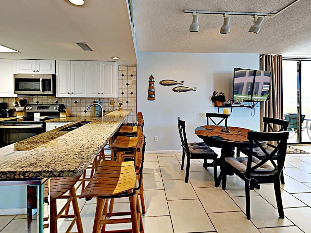 East Beach Condo #1C - 2 Br condo by RedAwning
