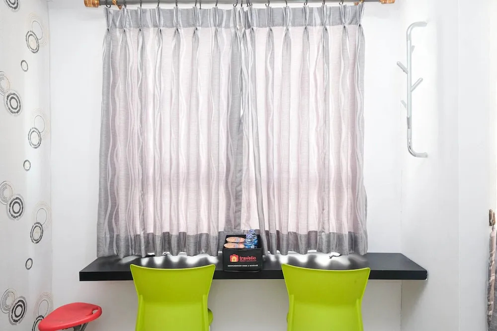 Comfy Studio Room at Evenciio Margonda Apartment By Travelio