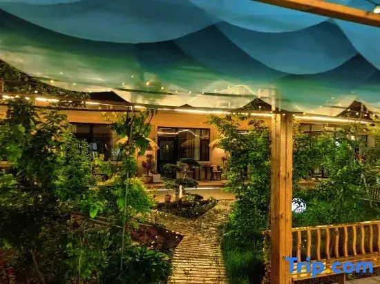 Flowers Bloom in the Western Regions homestay