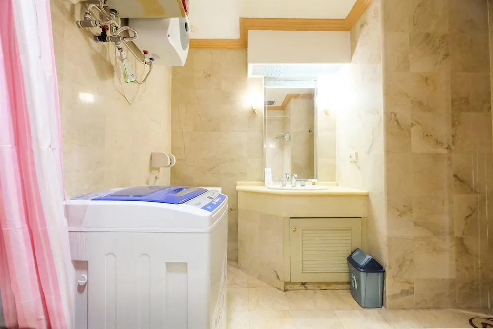 Classic Studio Park Royale Apartment Near Sudirman by Travelio