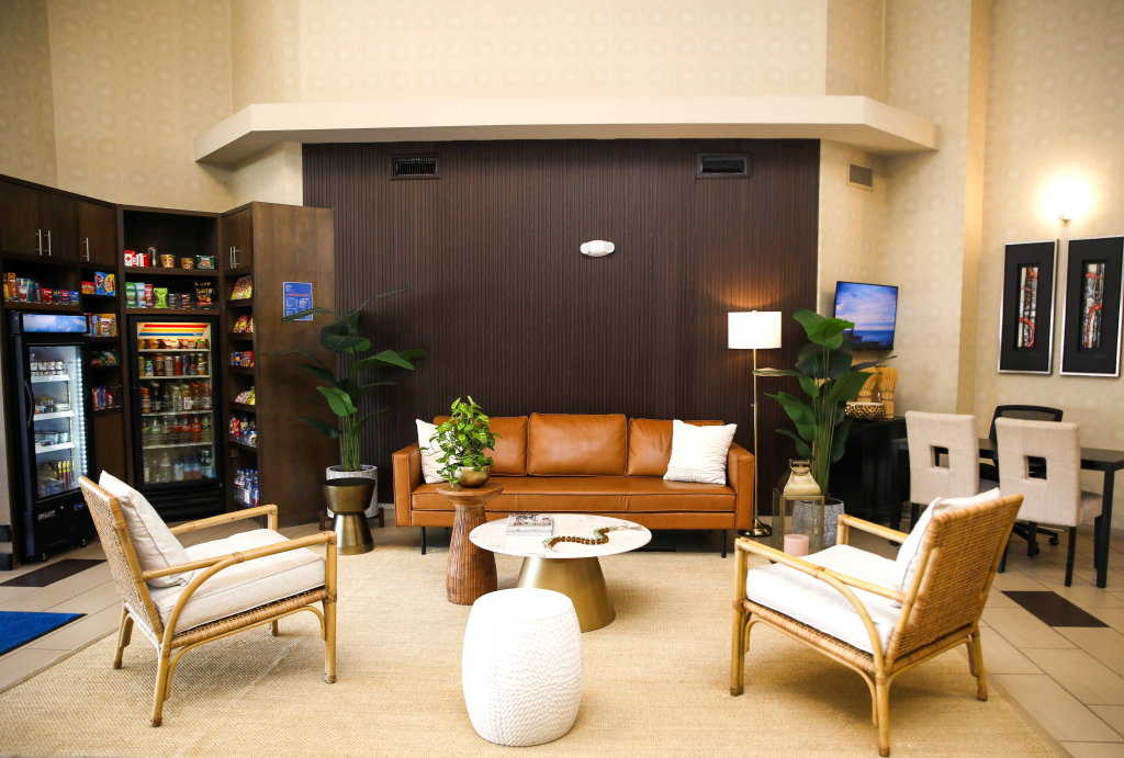 Holiday Inn Express & Suites Naples Downtown - 5th Avenue by IHG