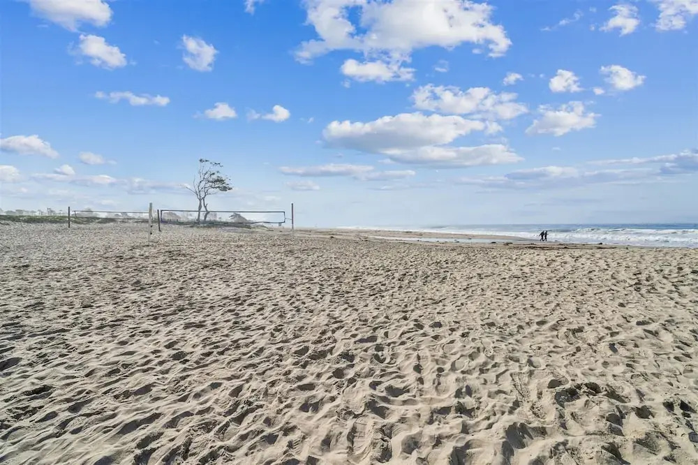 Beautiful 1 Bed Beach Balcony Condo #207 1 Bedroom Condo by RedAwning