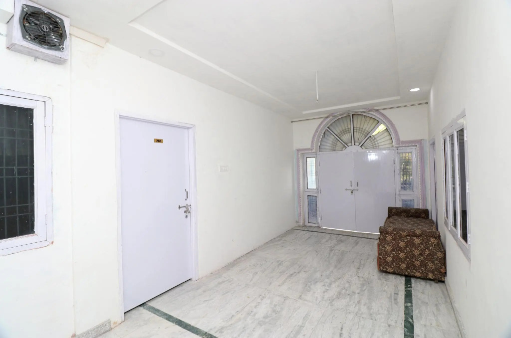 OYO Flagship 23207 Hotel Raj Shree