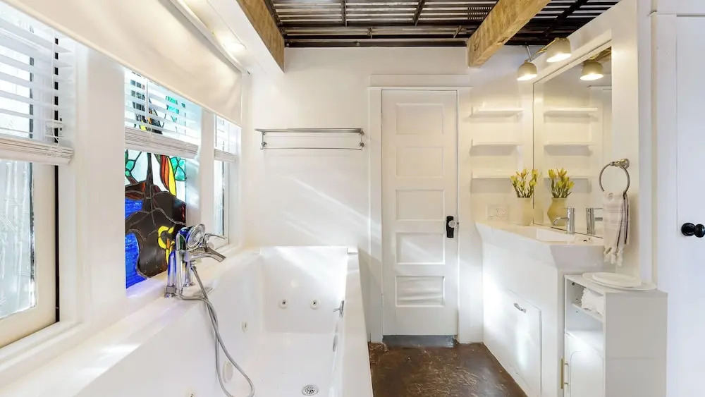 Venice Veranda by Avantstay 3-min Walk to Beach + Rare Walk Street EV Charger + Firepit + Outdoor Dining