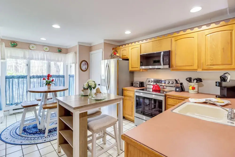 Hike, Golf & Explore: Pocono Pines Townhome