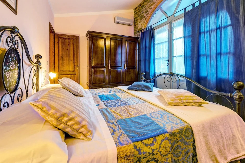 Mansion With 12 Bedrooms in Cortona, With Private Pool, Enclosed Garde