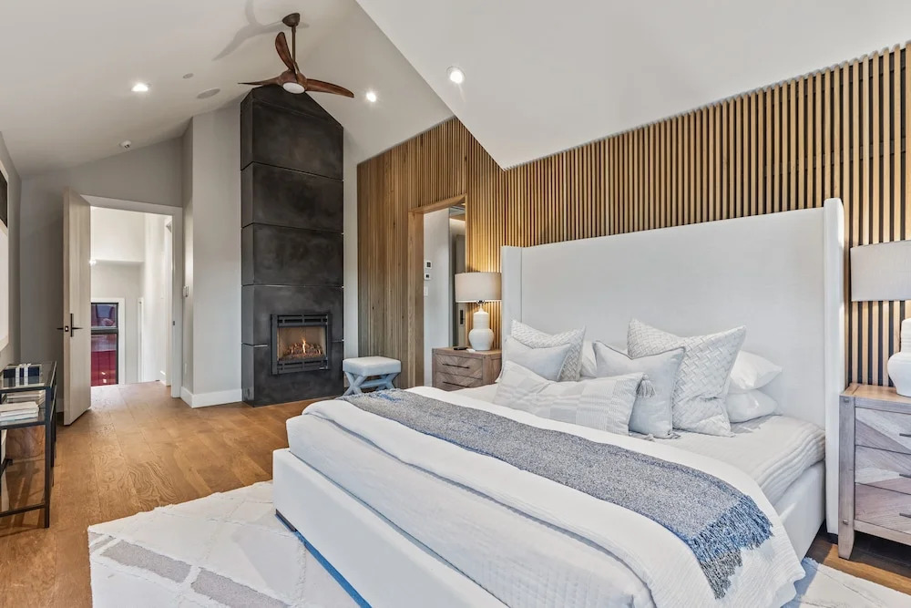 Norfolk Mountain Fantasy! 1121 5 Bedroom Home by RedAwning