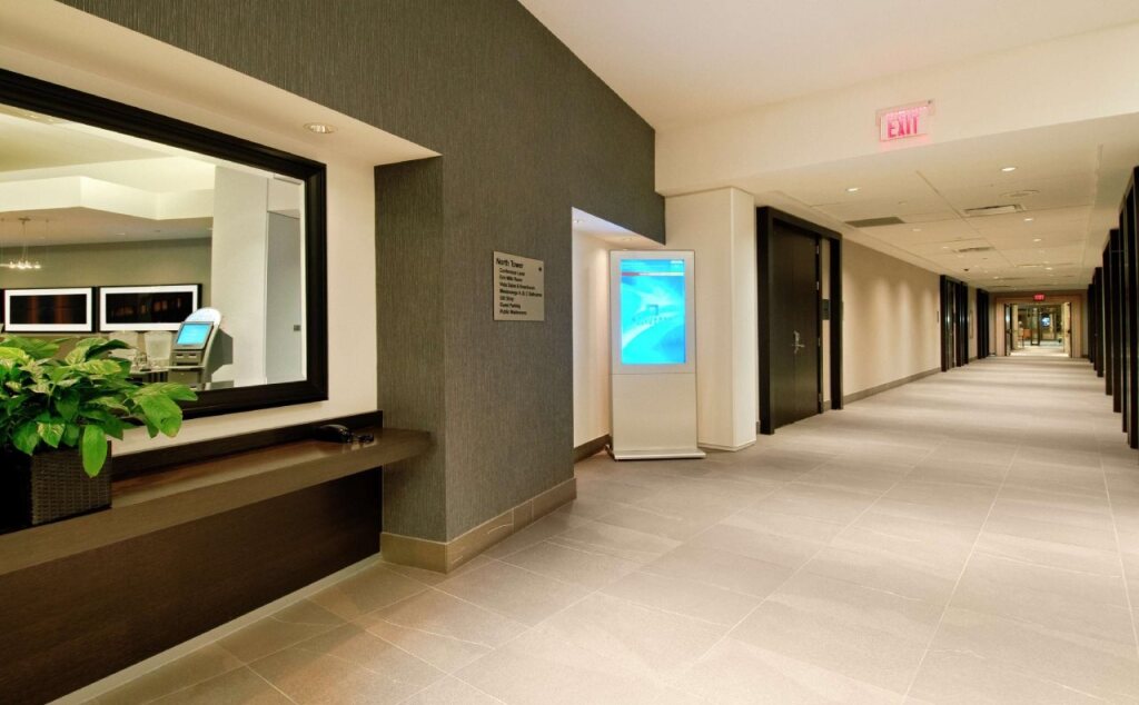 Hilton Toronto Airport Hotel & Suites