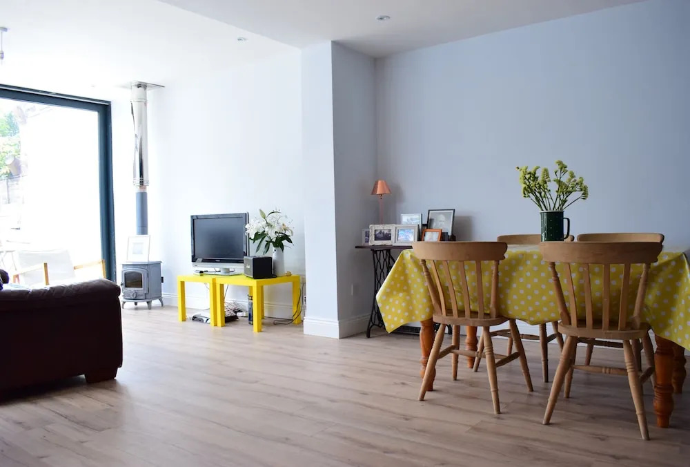 2 Bedroom Modern Family Home