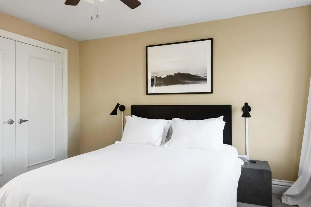 Classic CWE 2BR with Full Kitchen by Zencity