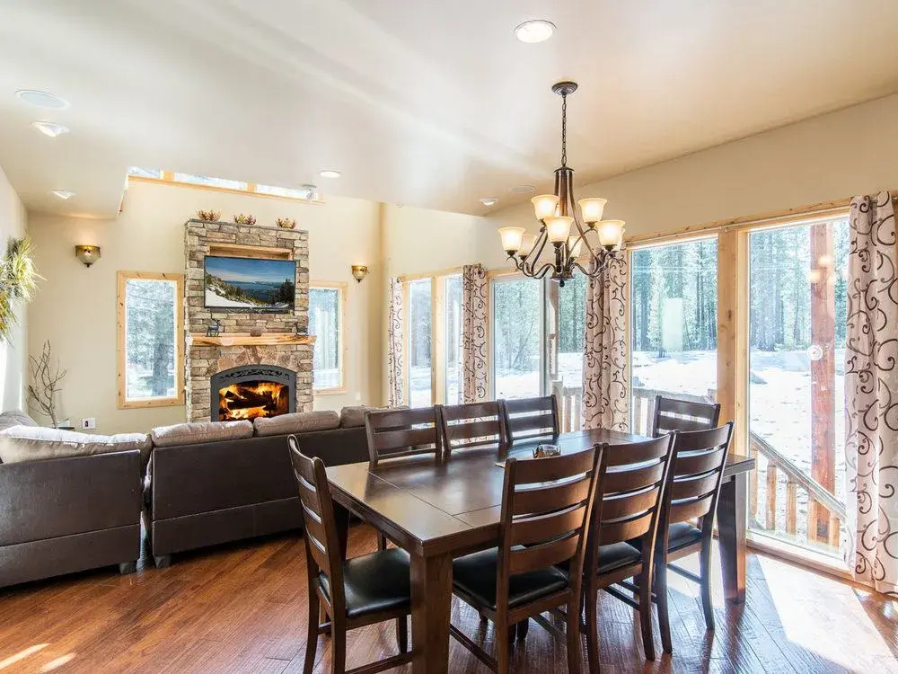 5BR Beauty in South Lake Tahoe by RedAwning