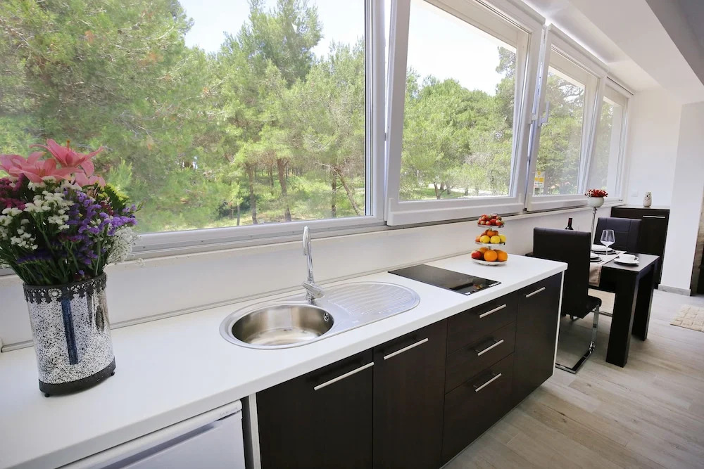 Deluxe MKC Apartments