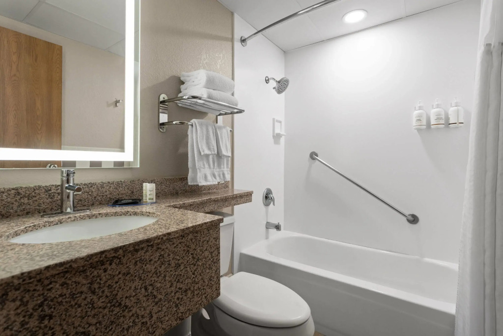 AmericInn by Wyndham Roseau