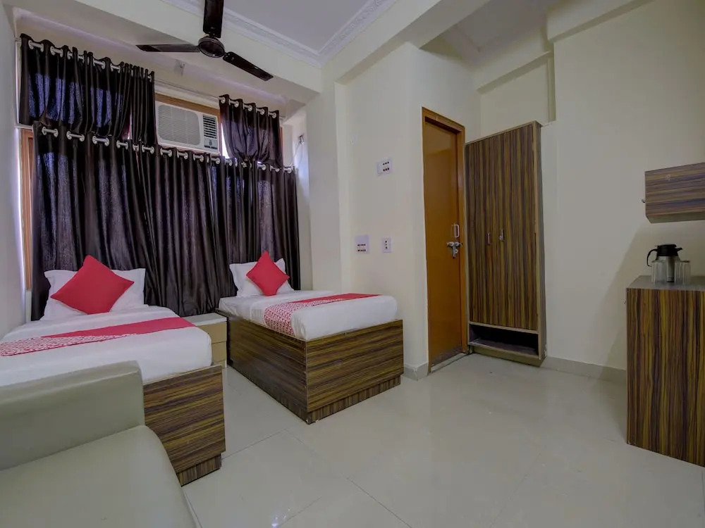 OYO 15589 Hotel Kamdhenu