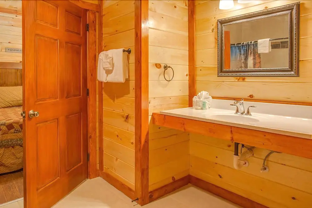 Sherwood Splash Lodge 11 Bedroom Home with Indoor Pool