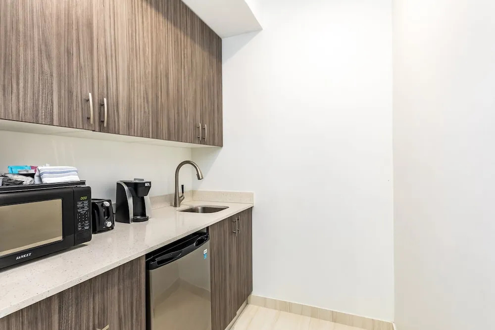 Seascape Grace Bay Hotel & Townhome Villas