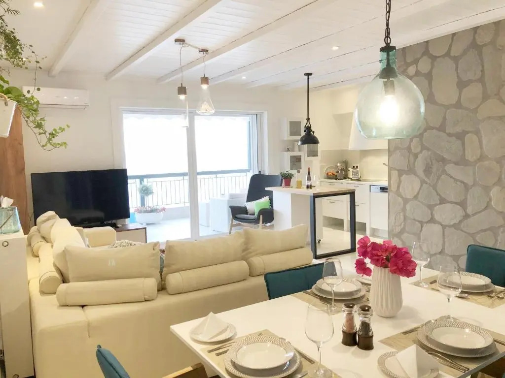 Colours Seaview Apartment