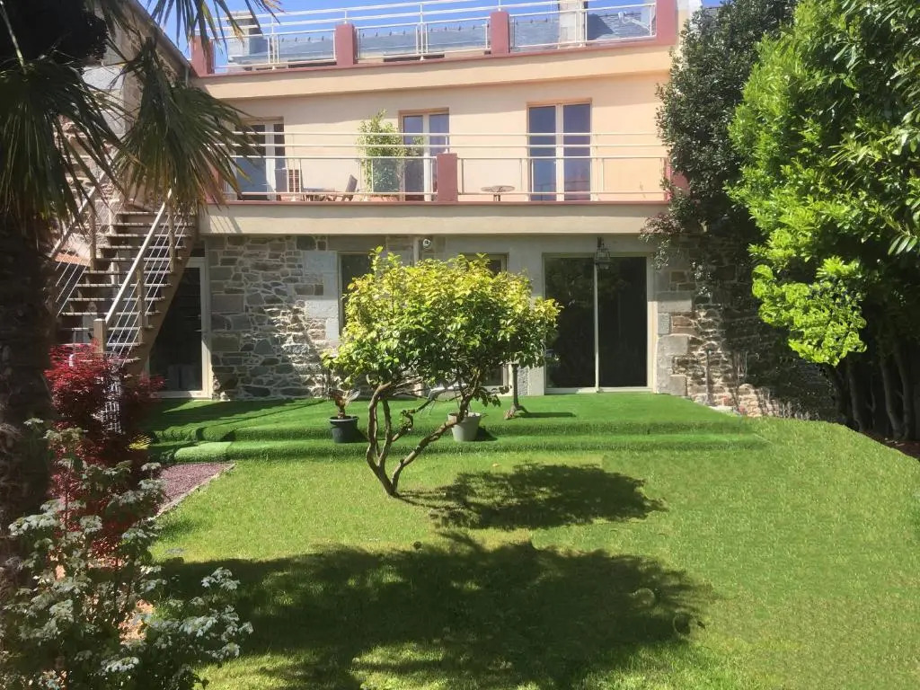 GÎte indépendant dans une villa -Vue et accès direct mer - avec 3 chambres et 3 grandes terrasses
