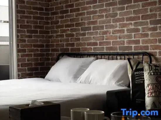Shinjuku | Maximum 3ppl | Double×1 sofa×1 | 3-minute walk from the station | 21sqm private | 402