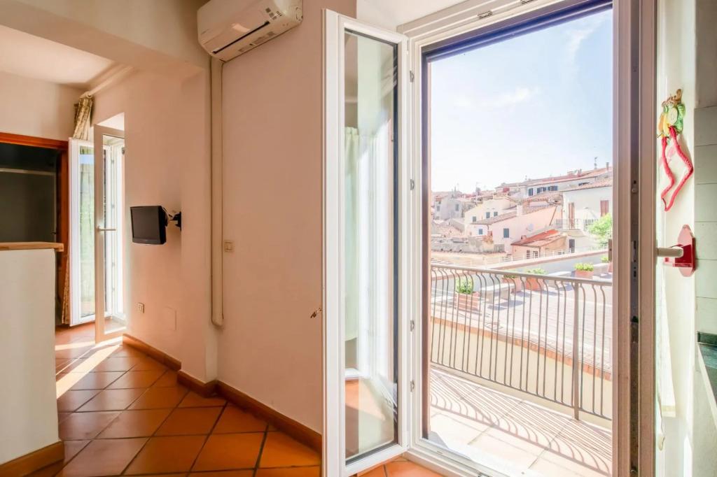 Apartment in the main square of Capoliveri with sea view-In Piazza Vista Mare