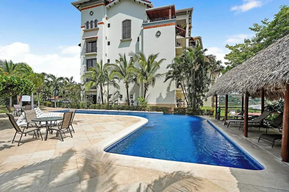 Stylish Flamingo Condo with Ocean Views, Renovated Kitchen & Walkable Beach Access