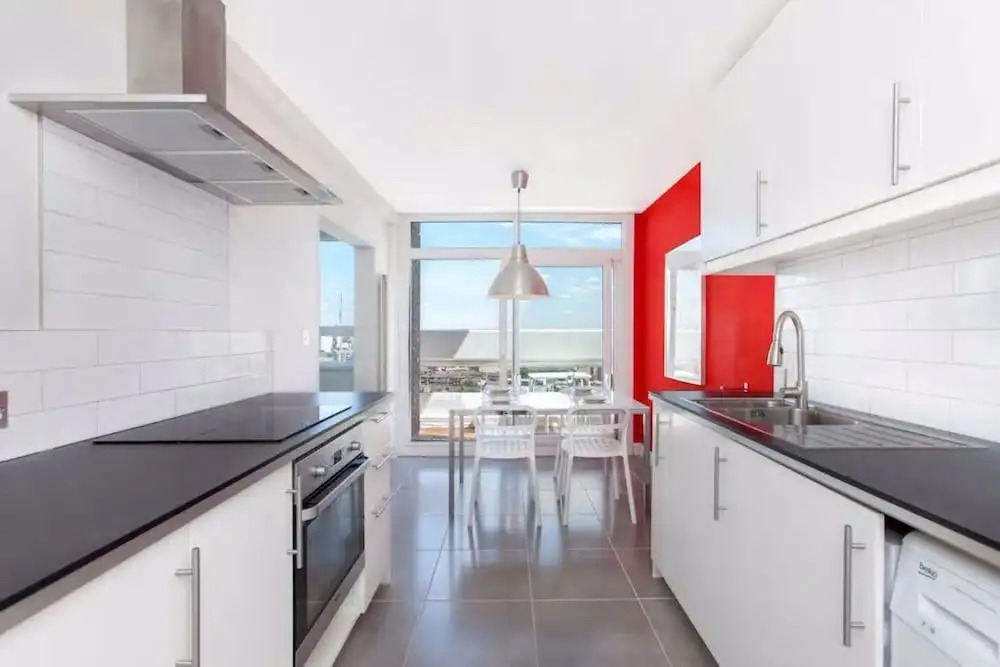 Central 2 Bedroom Apartment With Amazing Views