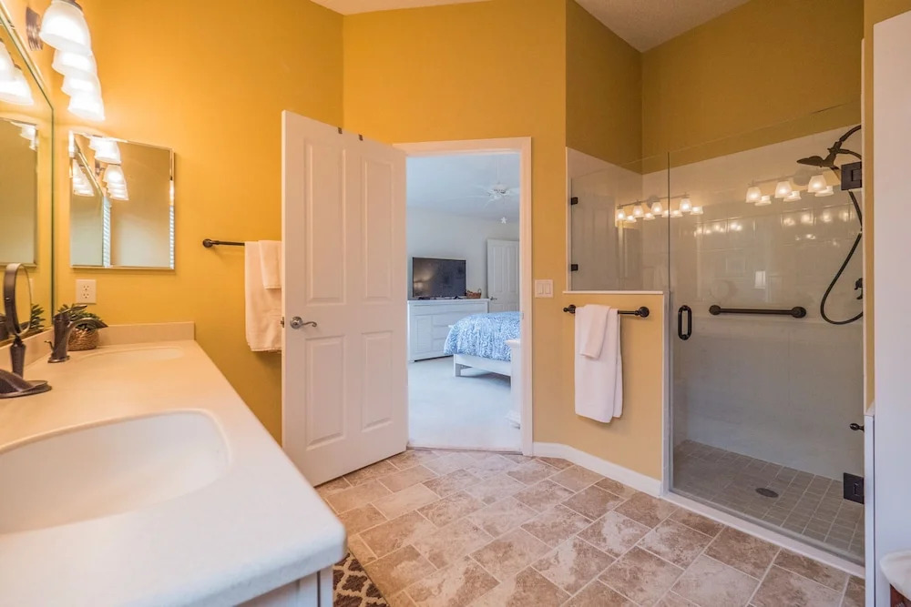 Limestone Avenue 1264 by White Pelican VR