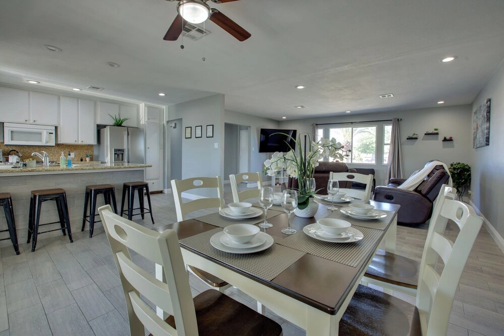 Las Vegas Retreat w/ Yard < 5 Mi to Strip!