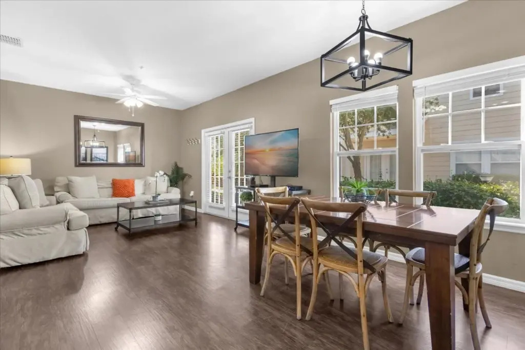 4 Bd 3 Ba Lucaya Village 13-108