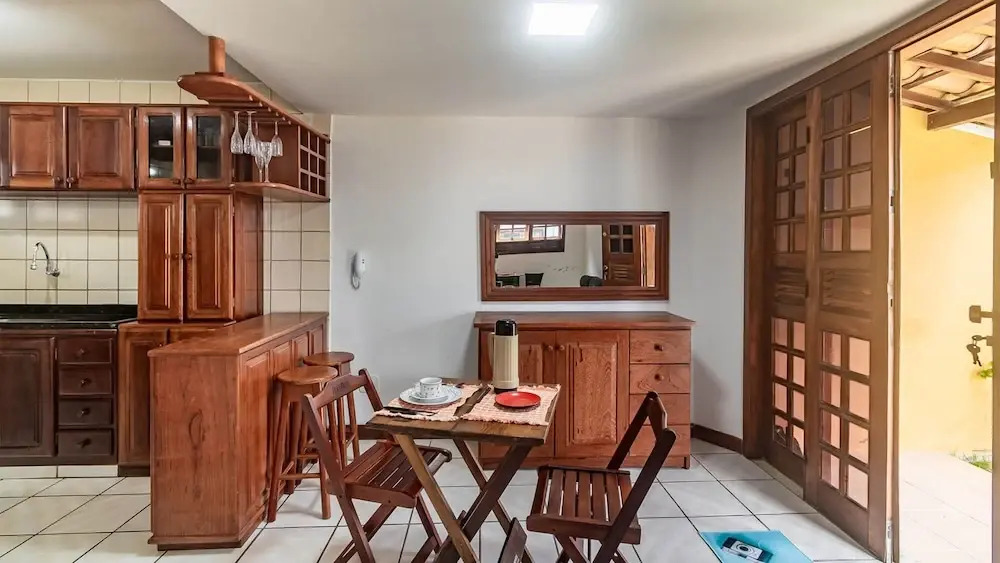 Casa com Piscina a 300m da Praia de Taperapu
