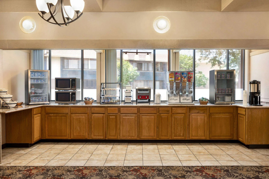 AmericInn by Wyndham La Crosse Riverfront-Conference Center