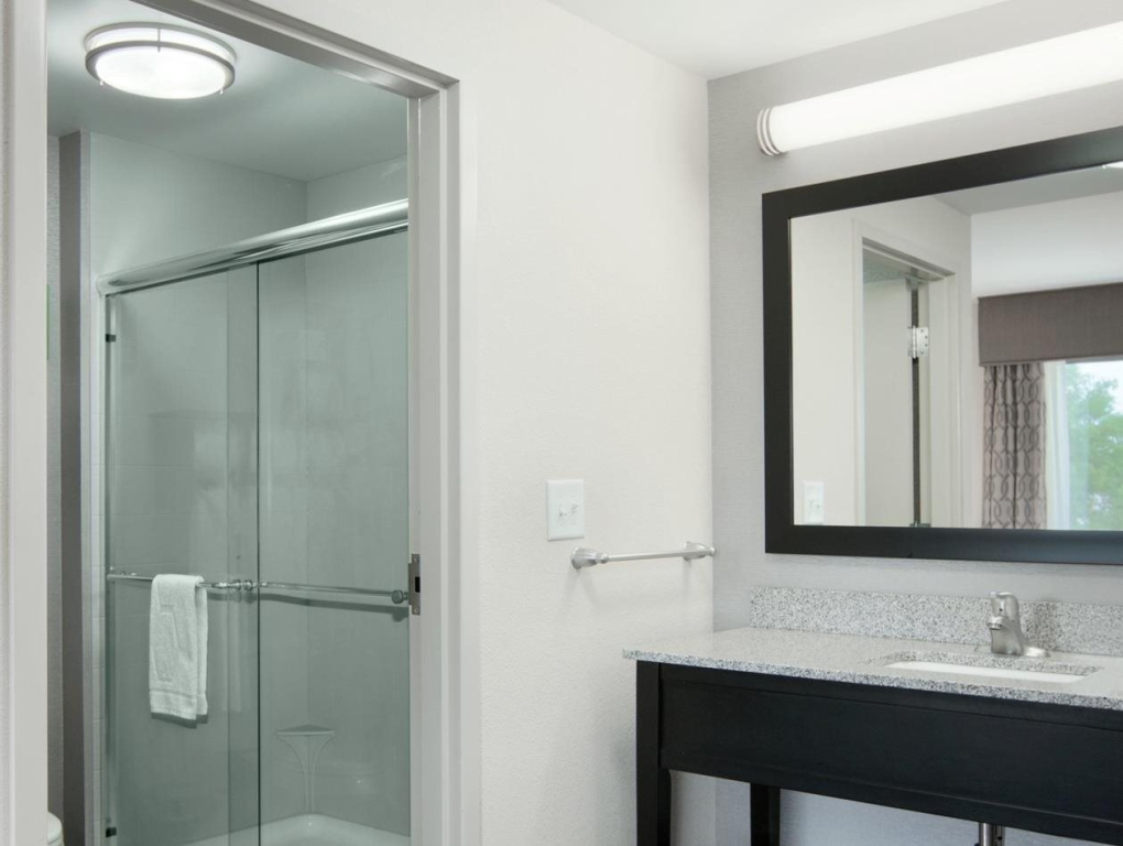 Hampton Inn and Suites Roanoke Airport/Valley View Mall