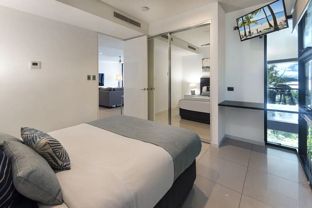 Villa 2 The Edge Oceanfront  Deluxe 4 Bedroom Near Marina With Golf Buggy