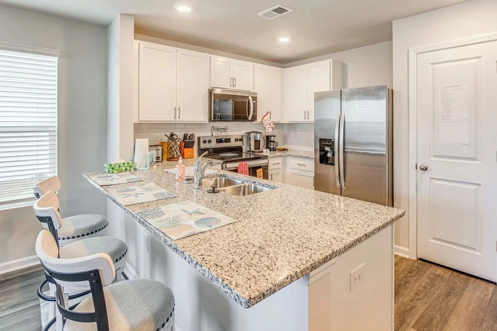 2 Mi to Sea & Sand! Modern New Build in Surfside