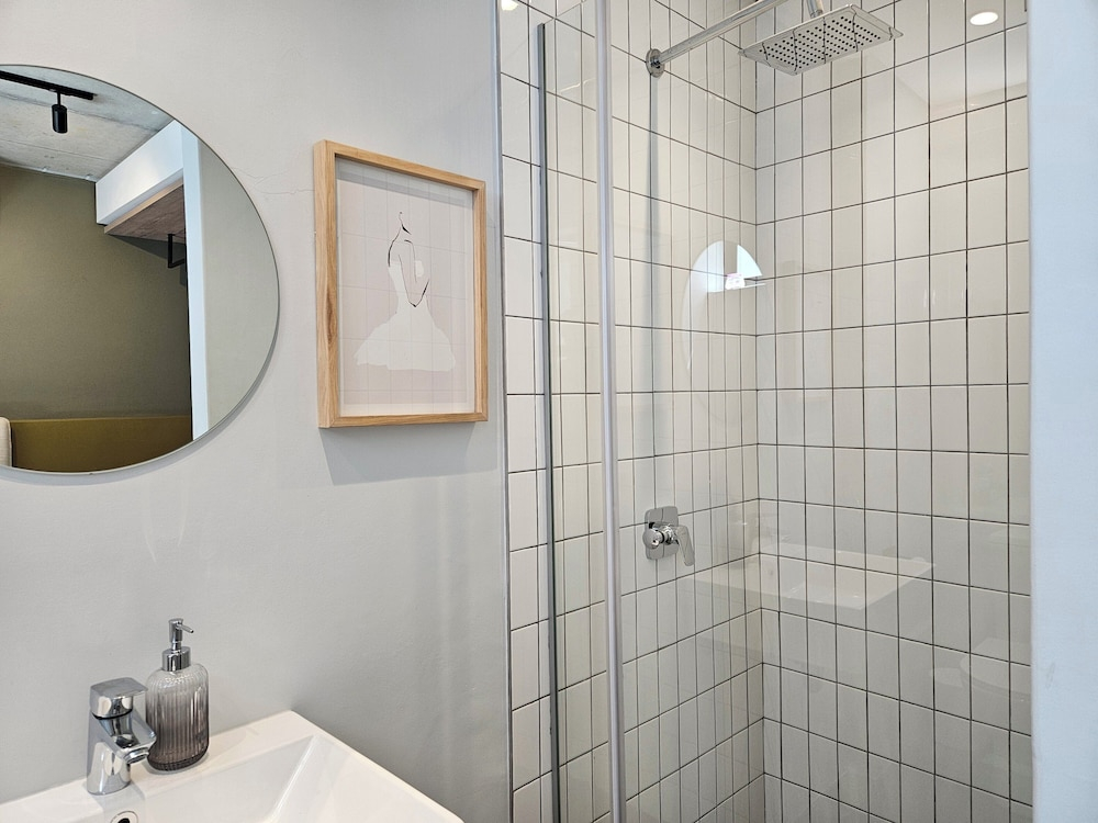 FOUR on O - Fluent Serviced Apartments