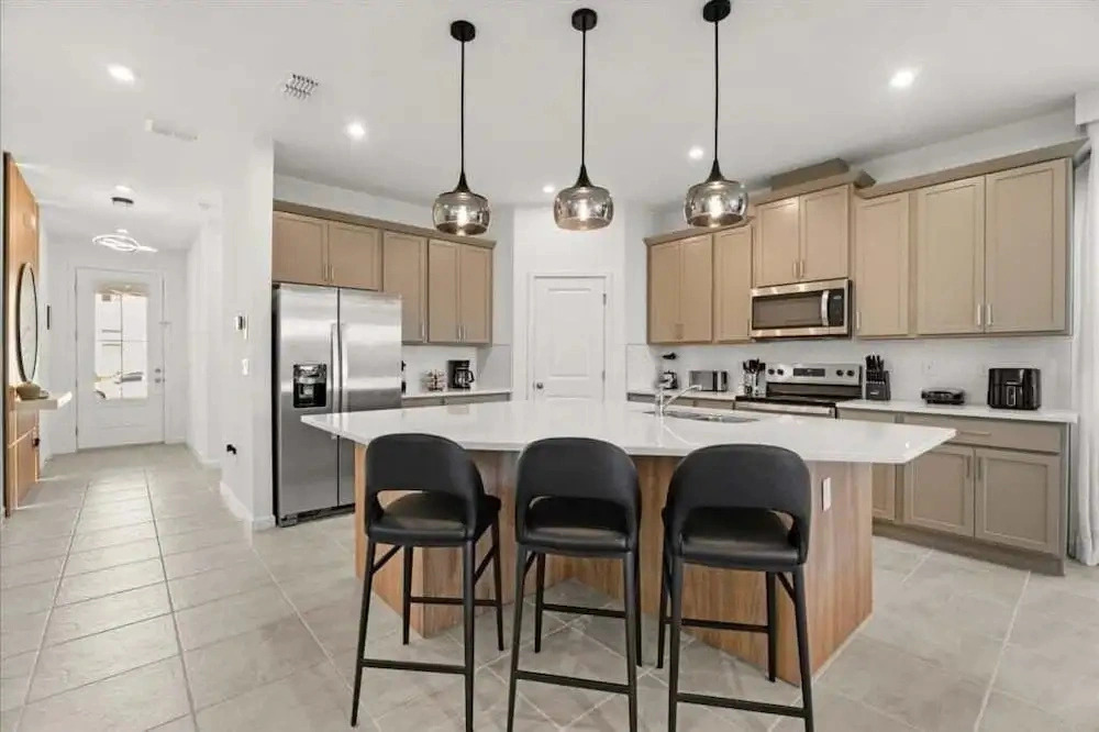 7 Bedrooms S / Solara Home