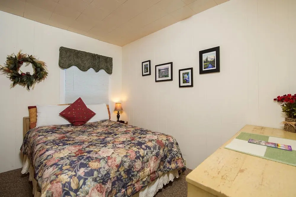 Three Bells 3 Br home by RedAwning