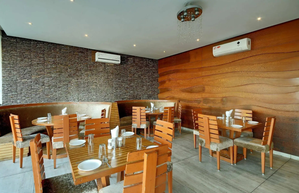 Hotel Apaar with Sea Face Garden Restaurant