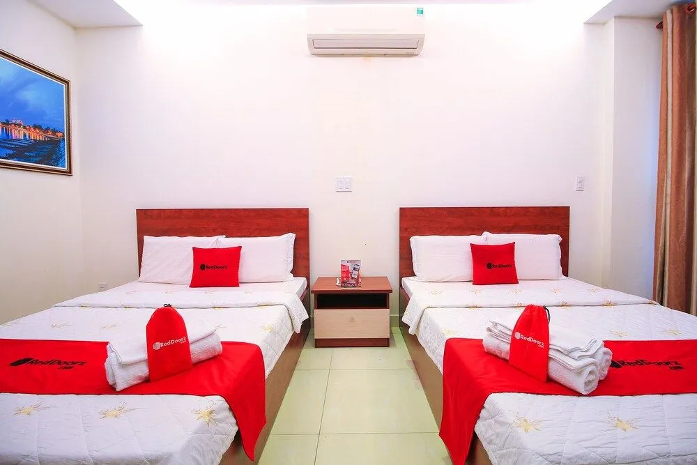 RedDoorz Plus @ Tran Phu