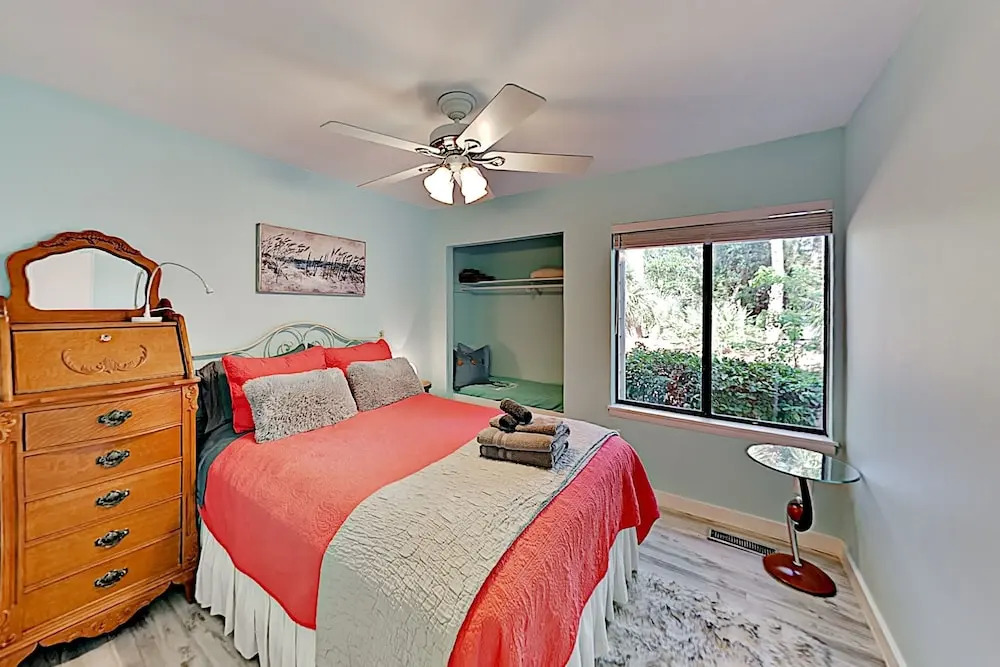 Beautifully Renovated 2 Br Villa Walk To Beach Condo