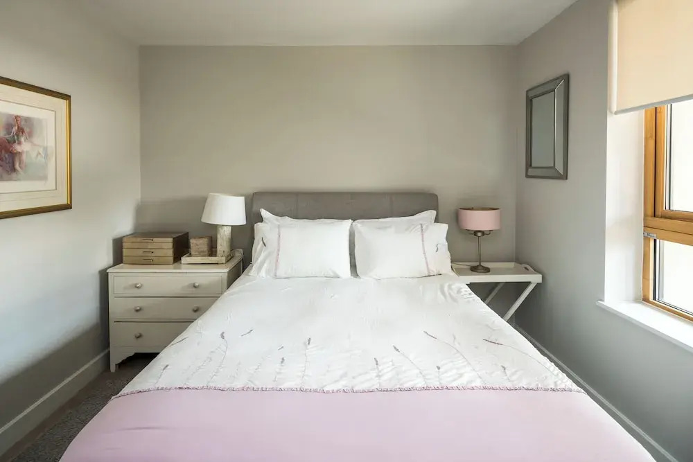 Shiny and Comfy stay with Underground links nearby!