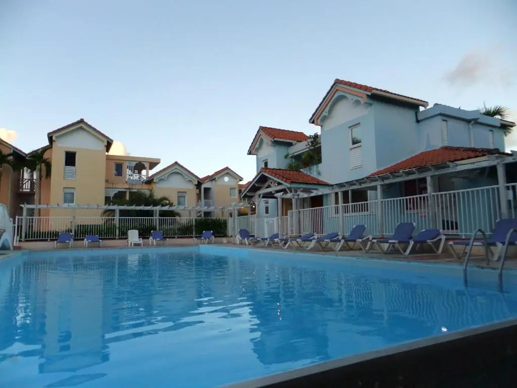 Appartement d'une chambre avec piscine partagee jardin clos et wifi a Sainte Anne a 1 km de la plage