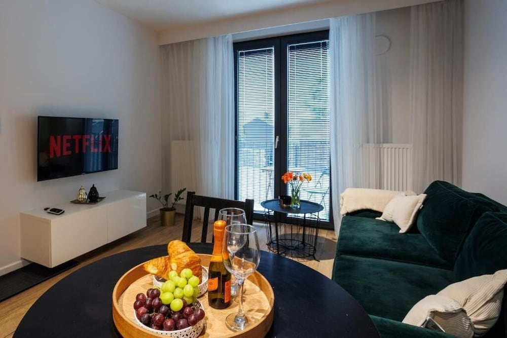 Malila Apartments Limanowskiego 37