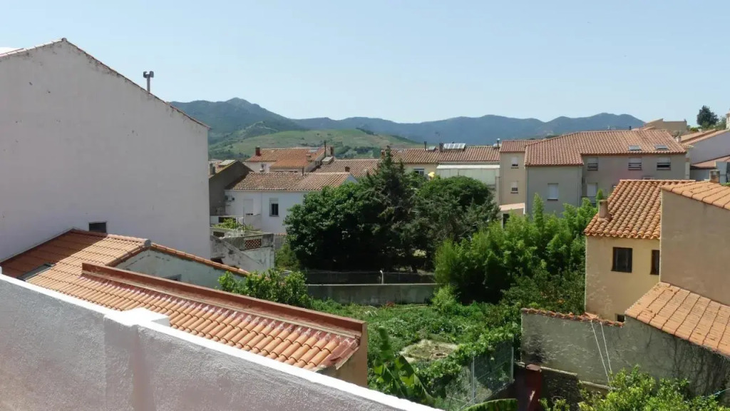 Rue sebastien spacious apartment close beach