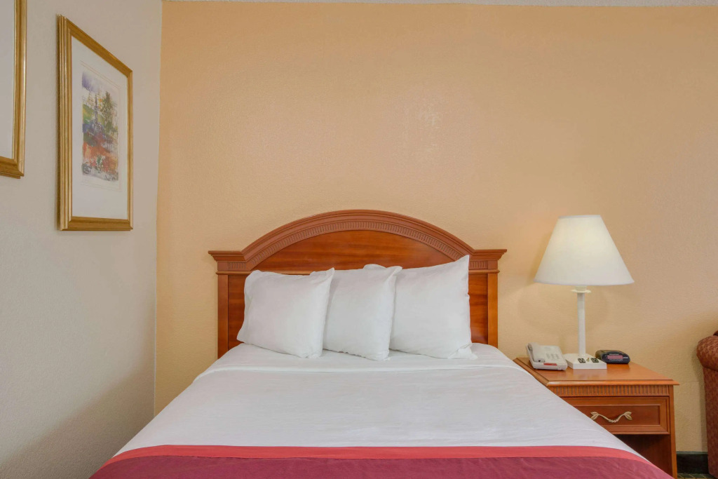 Days Inn by Wyndham Asheville West
