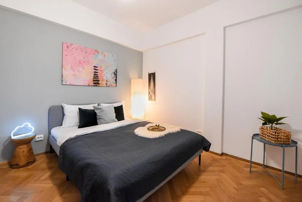 MARBLE & PASTELS - Homey Central Apartment