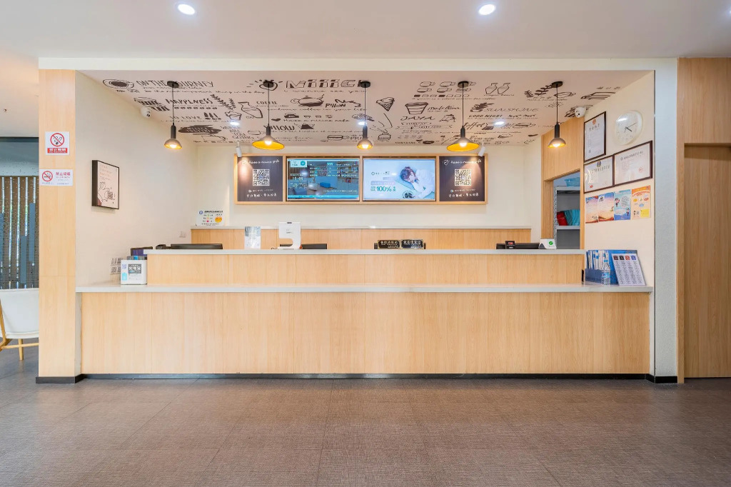 Hanting Hotel (Shanghai Lin'gang New City)